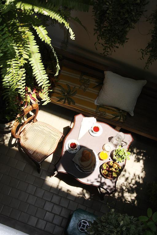 The Bhuthorn Bed & Breakfast Bangkok Bagian luar foto