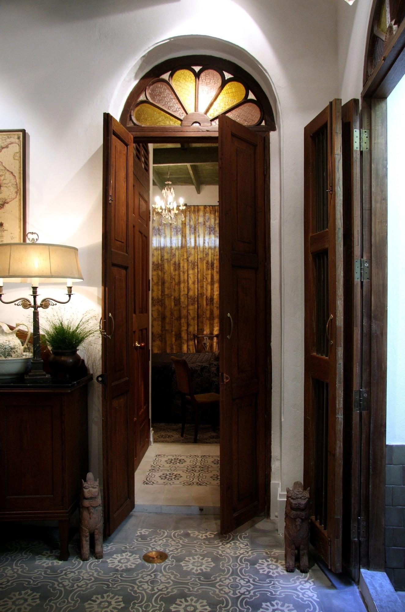 The Bhuthorn Bed & Breakfast Bangkok Bagian luar foto