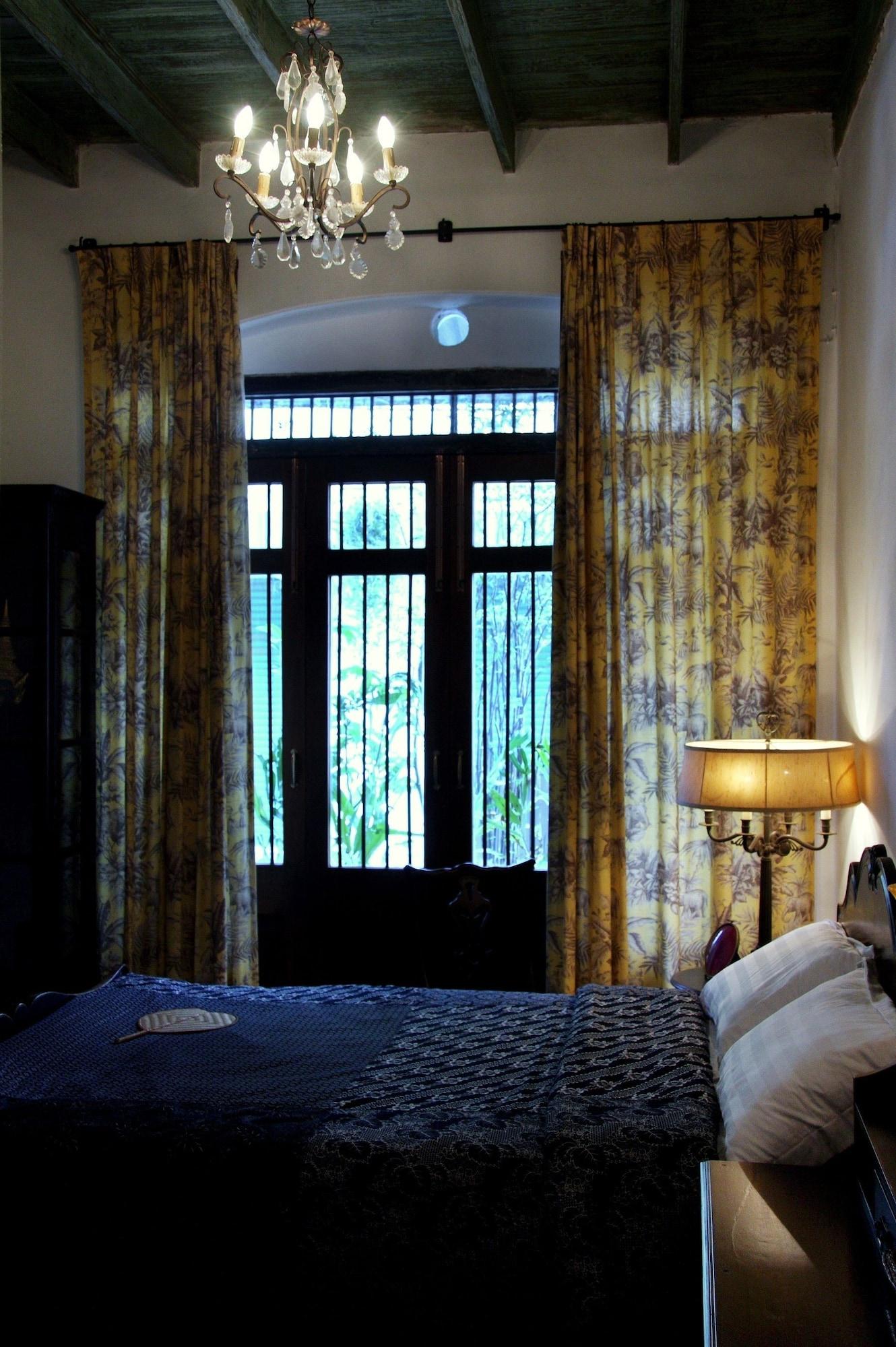 The Bhuthorn Bed & Breakfast Bangkok Bagian luar foto