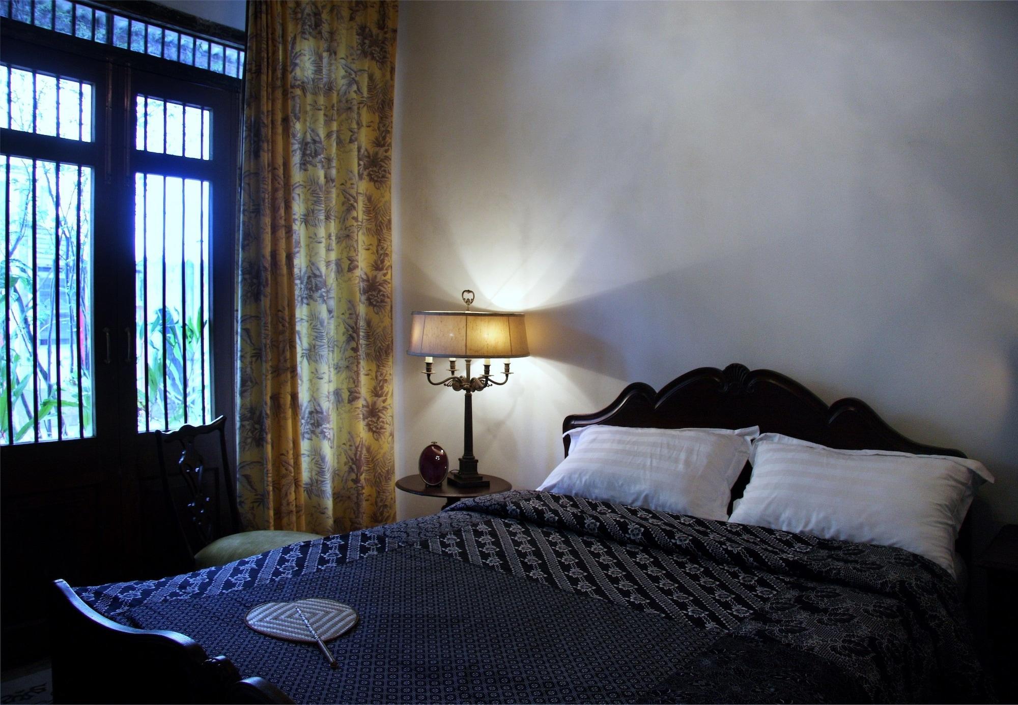 The Bhuthorn Bed & Breakfast Bangkok Bagian luar foto