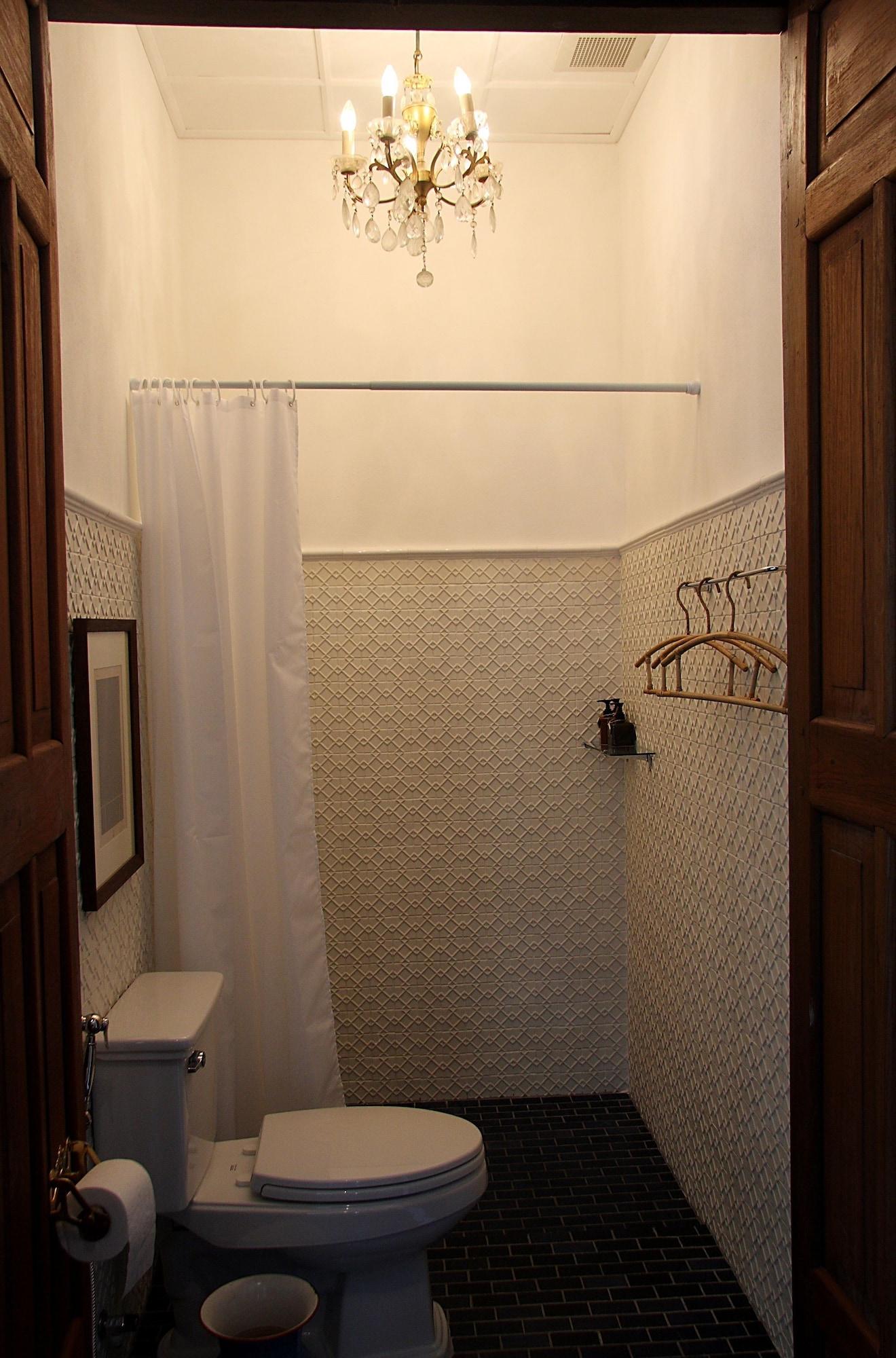 The Bhuthorn Bed & Breakfast Bangkok Bagian luar foto