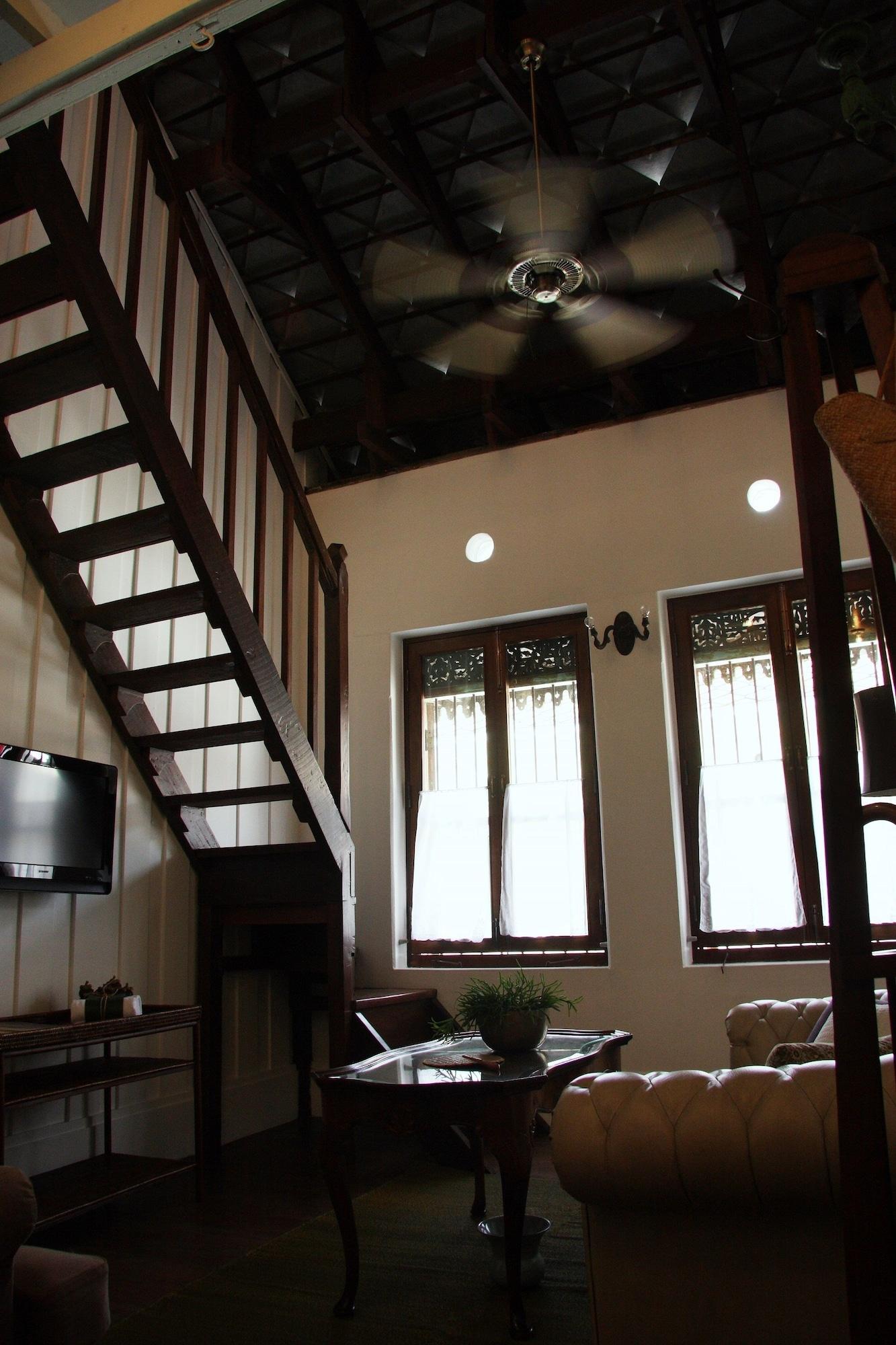 The Bhuthorn Bed & Breakfast Bangkok Bagian luar foto