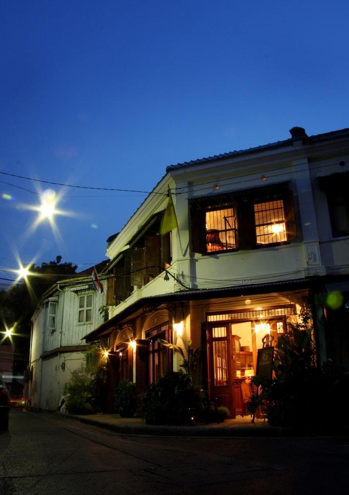 The Bhuthorn Bed & Breakfast Bangkok Bagian luar foto