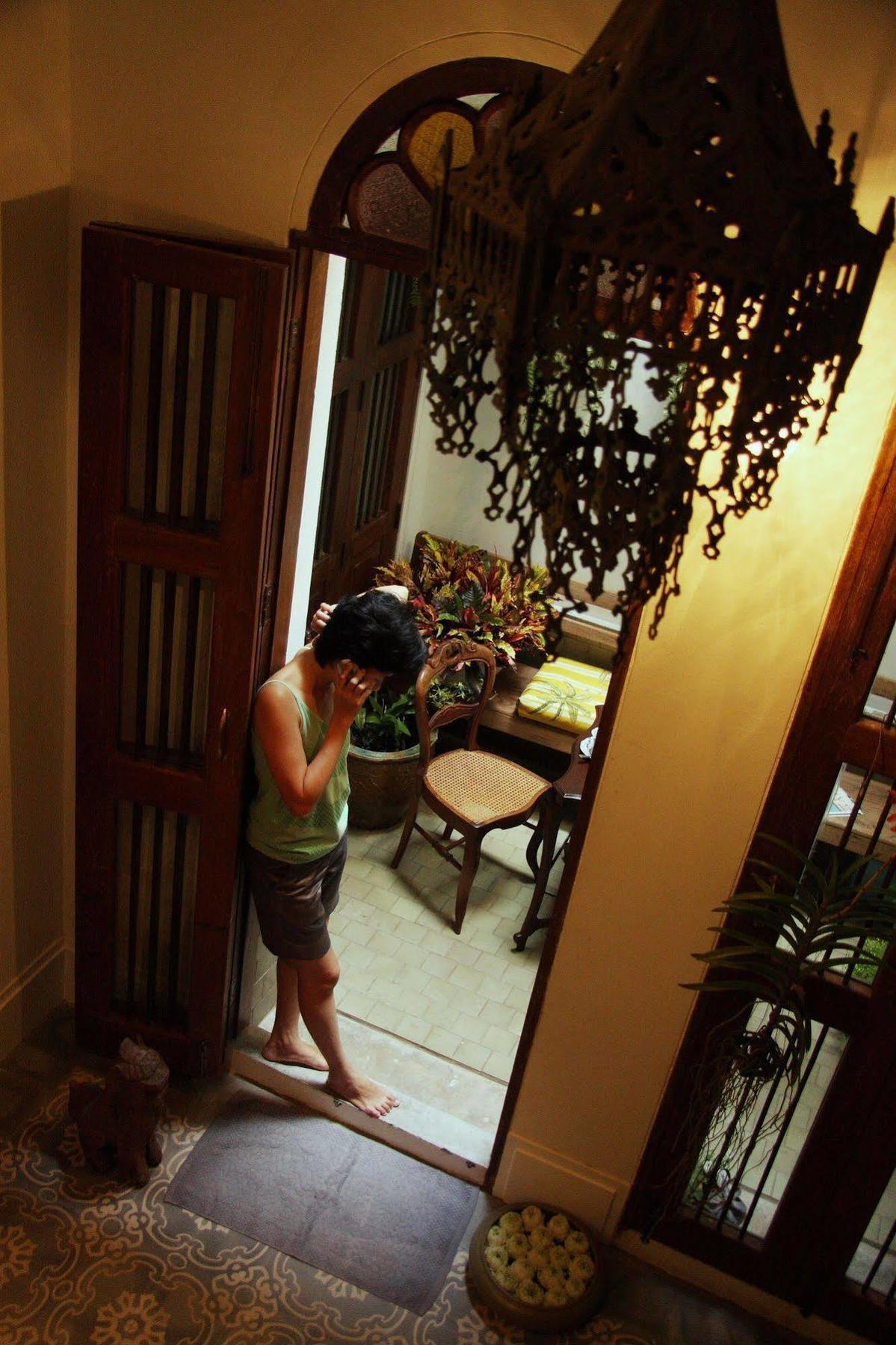 The Bhuthorn Bed & Breakfast Bangkok Bagian luar foto