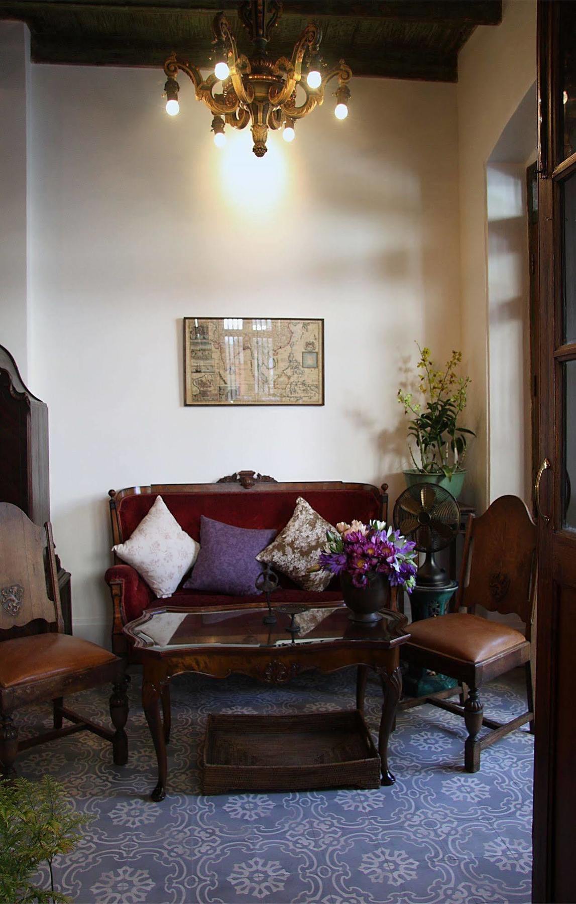 The Bhuthorn Bed & Breakfast Bangkok Bagian luar foto
