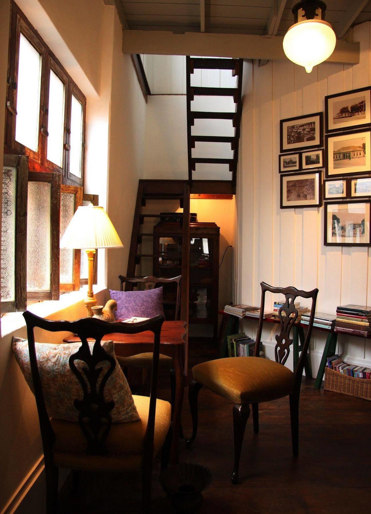 The Bhuthorn Bed & Breakfast Bangkok Bagian luar foto