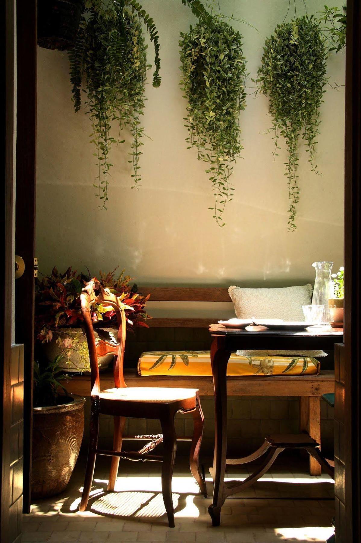 The Bhuthorn Bed & Breakfast Bangkok Bagian luar foto